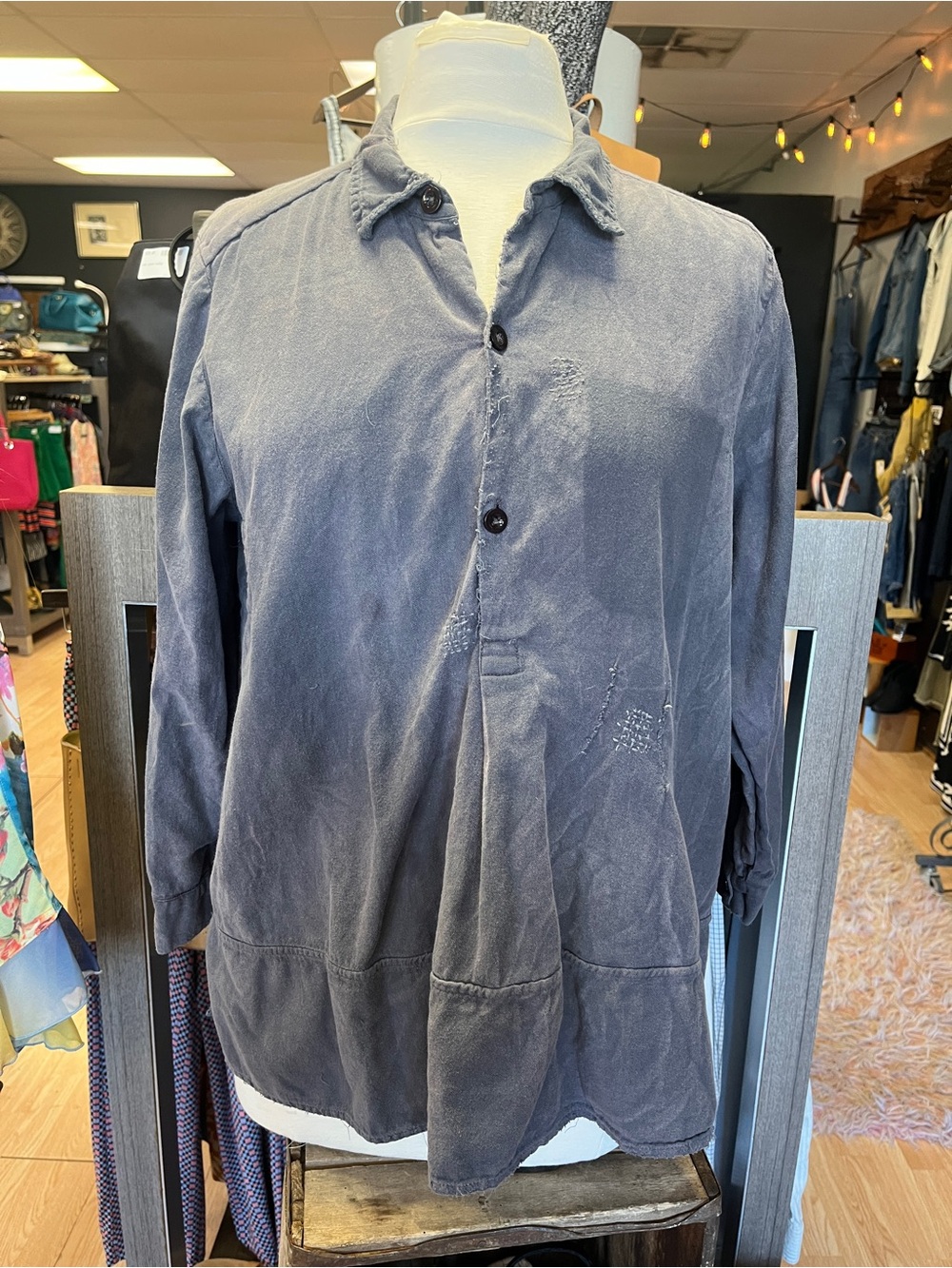 Magnolia Pearl Frida Kahlo Washed Dark Gray 1/3 Button-Up long sleeve